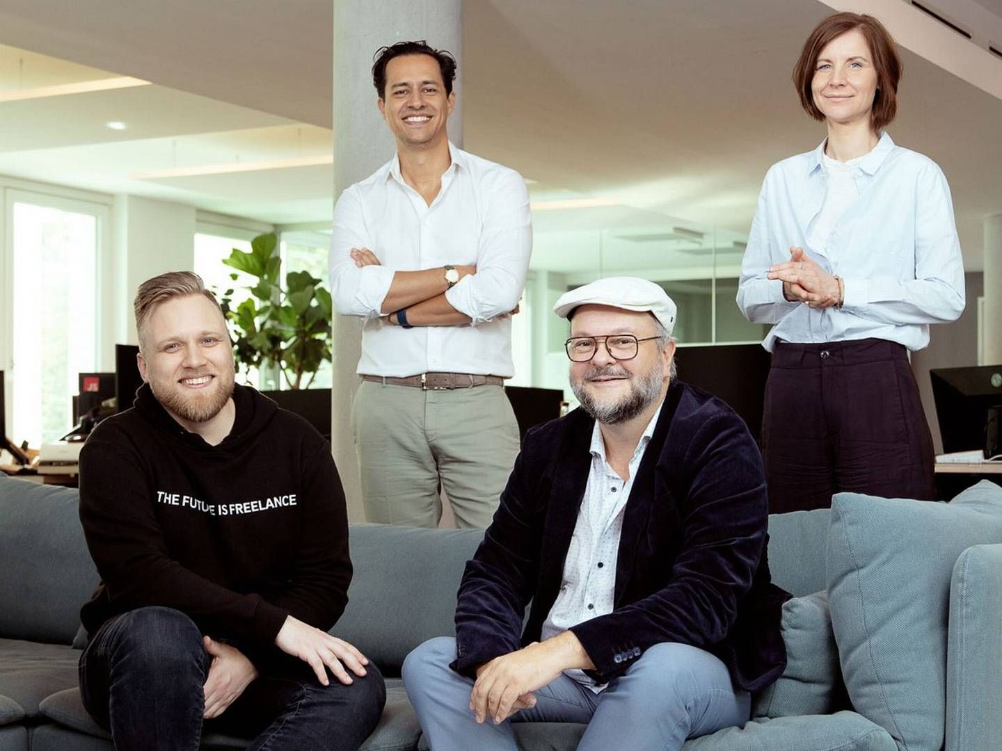 Das Kontist-Management (von links): Melchior Neumann, Kanzleimanager für die Steuerberatung, die beiden CEOs Benjamin Esser und Christopher Plantener sowie Catharina Bruns von der Kontist Stiftung | Foto: Kontist