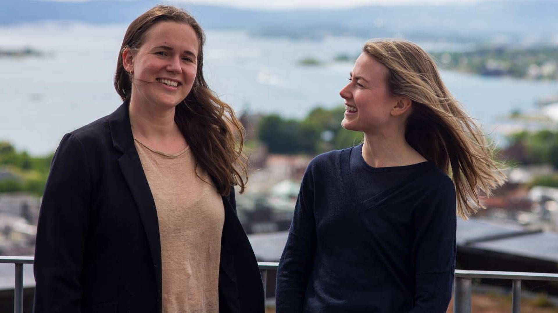 BYTTER JOBB: Karoline Veum Solberg (t.v.) og Emilie Marley er nye miljørådgivere i Entra | Foto: Entra
