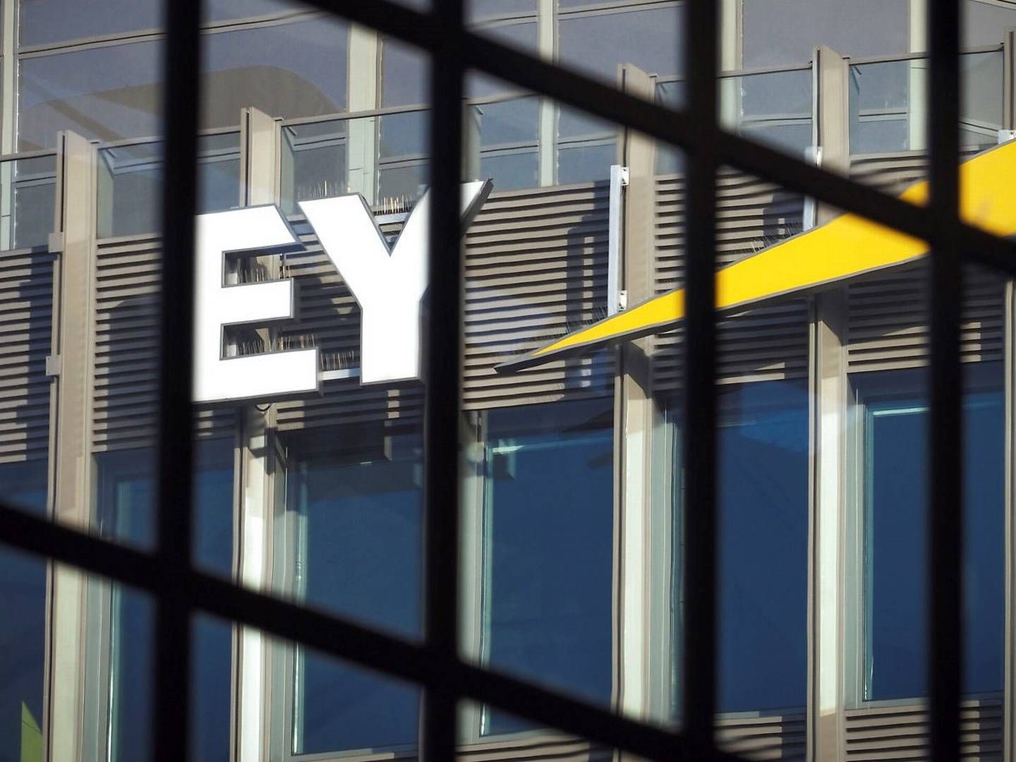 EY overvejer ifølge Financial Times at spille forretningen op efter kritik af interessekonflikter. | Foto: Soeren Stache/AP/Ritzau Scanpix