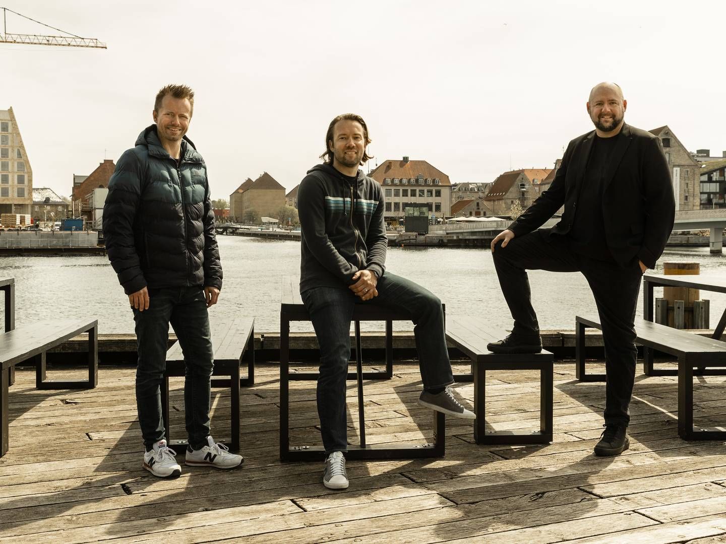 David Heinemeier Hansson, i midten, har investeret i billedtjenesten Jumpstory, der er stiftet af Anders Thiim (t.h.) og Jonathan Løw (t.v.) | Foto: Jumpstory / PR