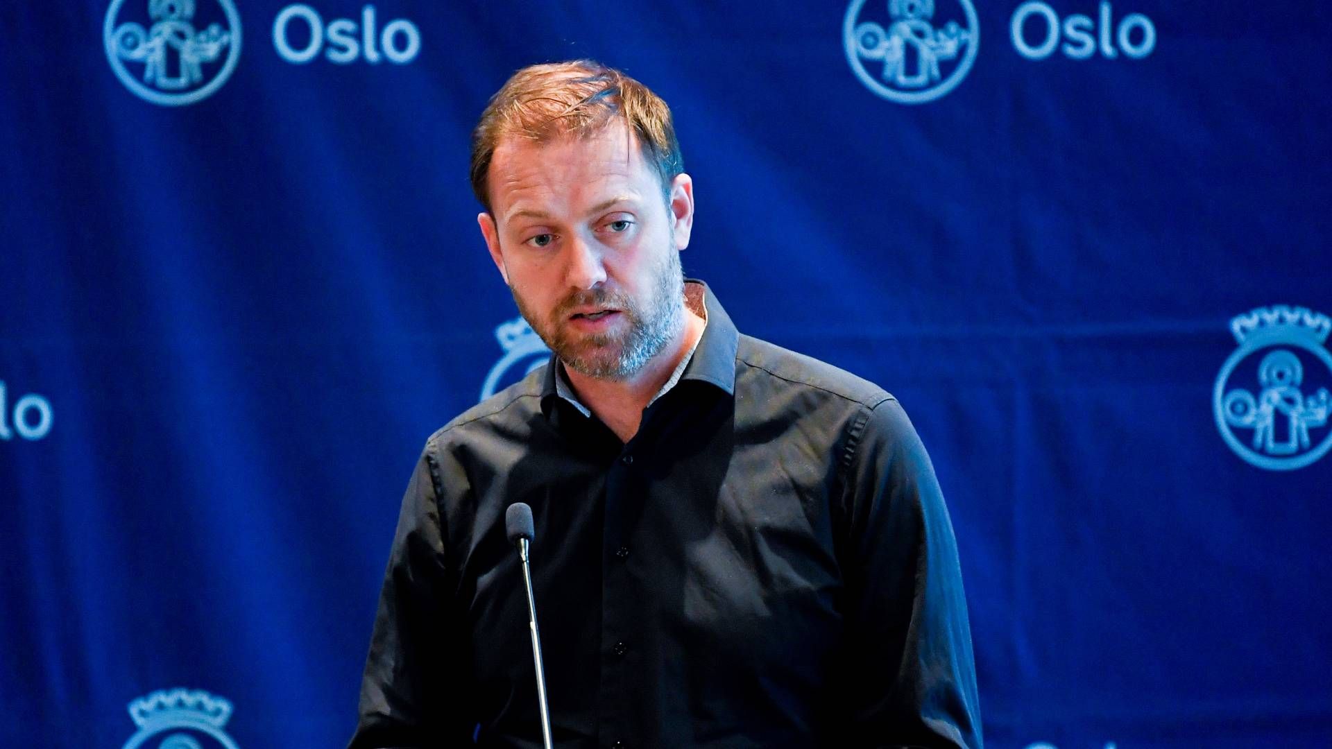 Gruppeleder Andreas Halse (Ap) under pressekonferansen i Oslo rådhus etter Arbeiderpartiets møte om Fornebubanen. | Foto: Annika Byrde / NTB