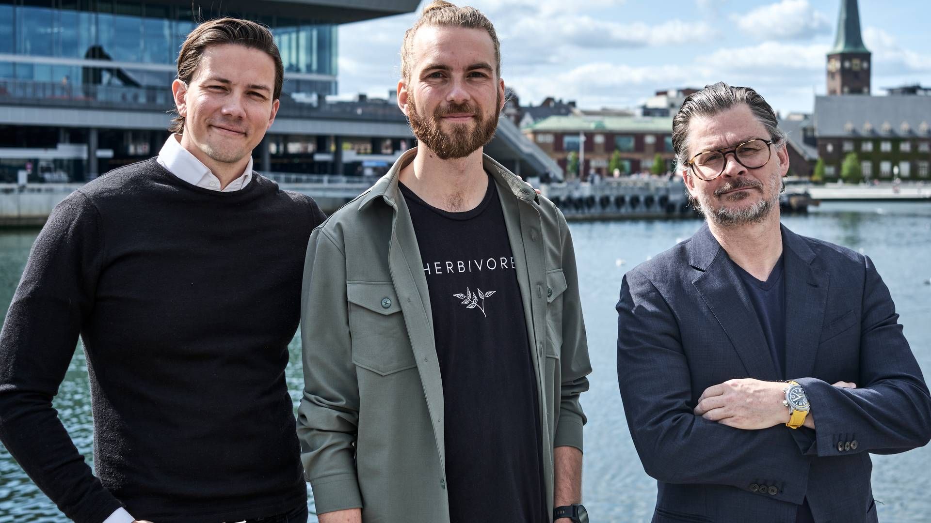 Fra venstre ses Jacob Vorsø Pedersen, Christian Thisted og Chris Albert Pedersen. Sidstnævnte er direktør og medejer i Fellow Pay. | Foto: PR / Ray Løvschall