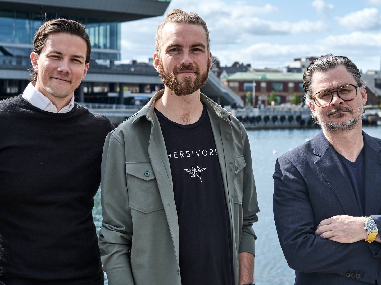 Fra venstre ses Jacob Vorsø Pedersen, Christian Thisted og Chris Albert Pedersen. Sidstnævnte er direktør og medejer i Fellow Pay | Foto: PR / Ray Løvschall