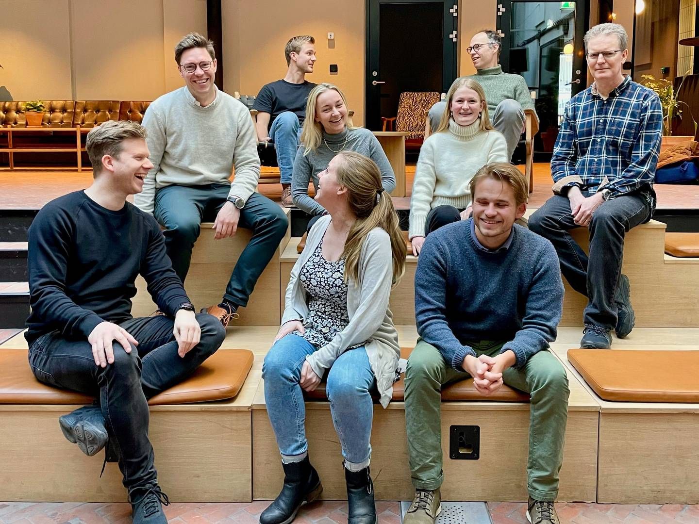 OPPSTARTSSELSKAP: De ansatte i Findable, avbildet på Mesh. Daglig leder Fredrik H. Wisløff til venstre på første rad. | Foto: Findable
