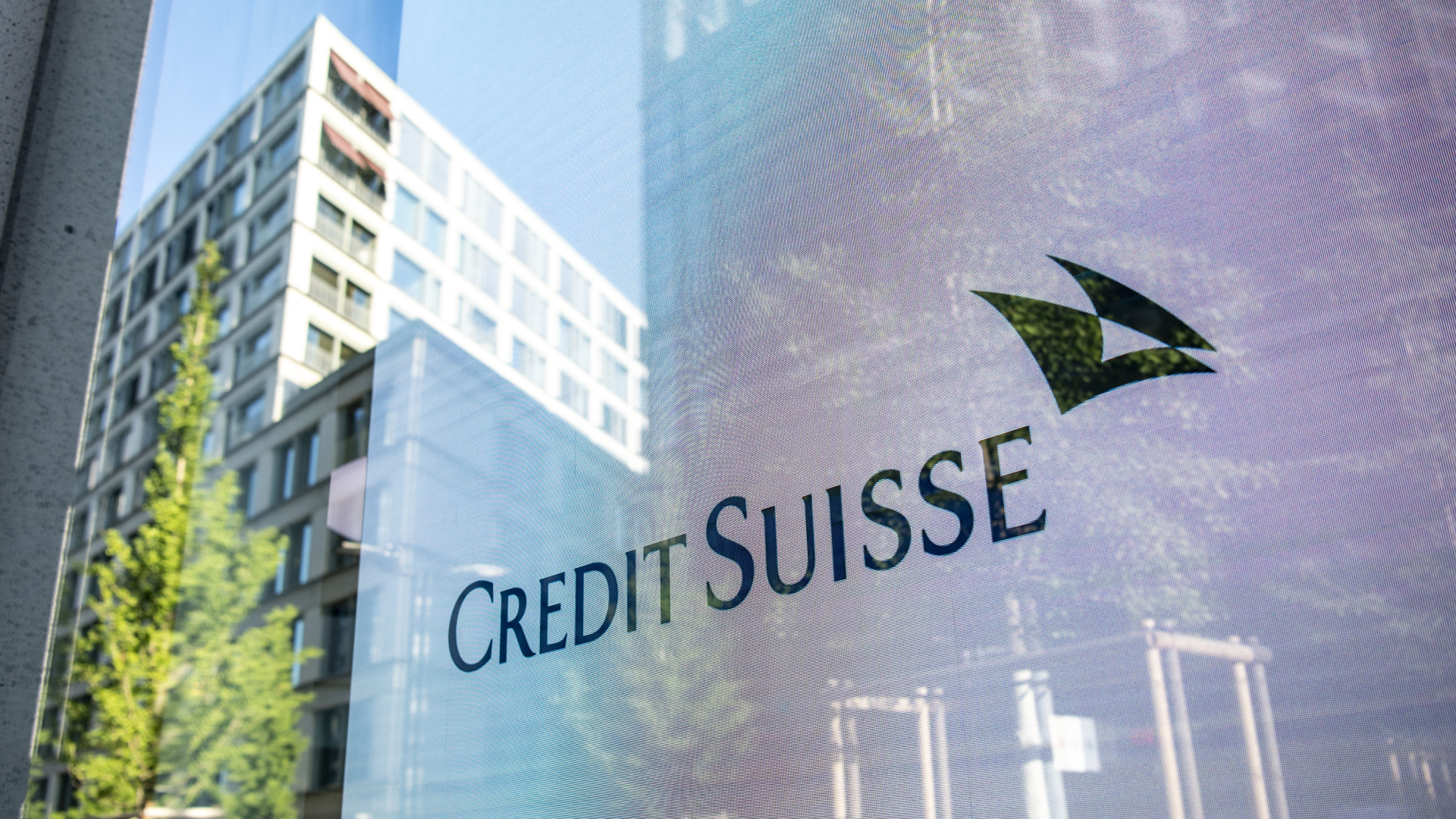 Ein Schaufenster der Credit Suisse in Zürich. | Foto: picture alliance/KEYSTONE | URS FLUEELER