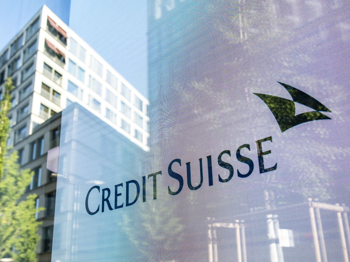 Ein Schaufenster der Credit Suisse in Zürich. | Foto: picture alliance/KEYSTONE | URS FLUEELER