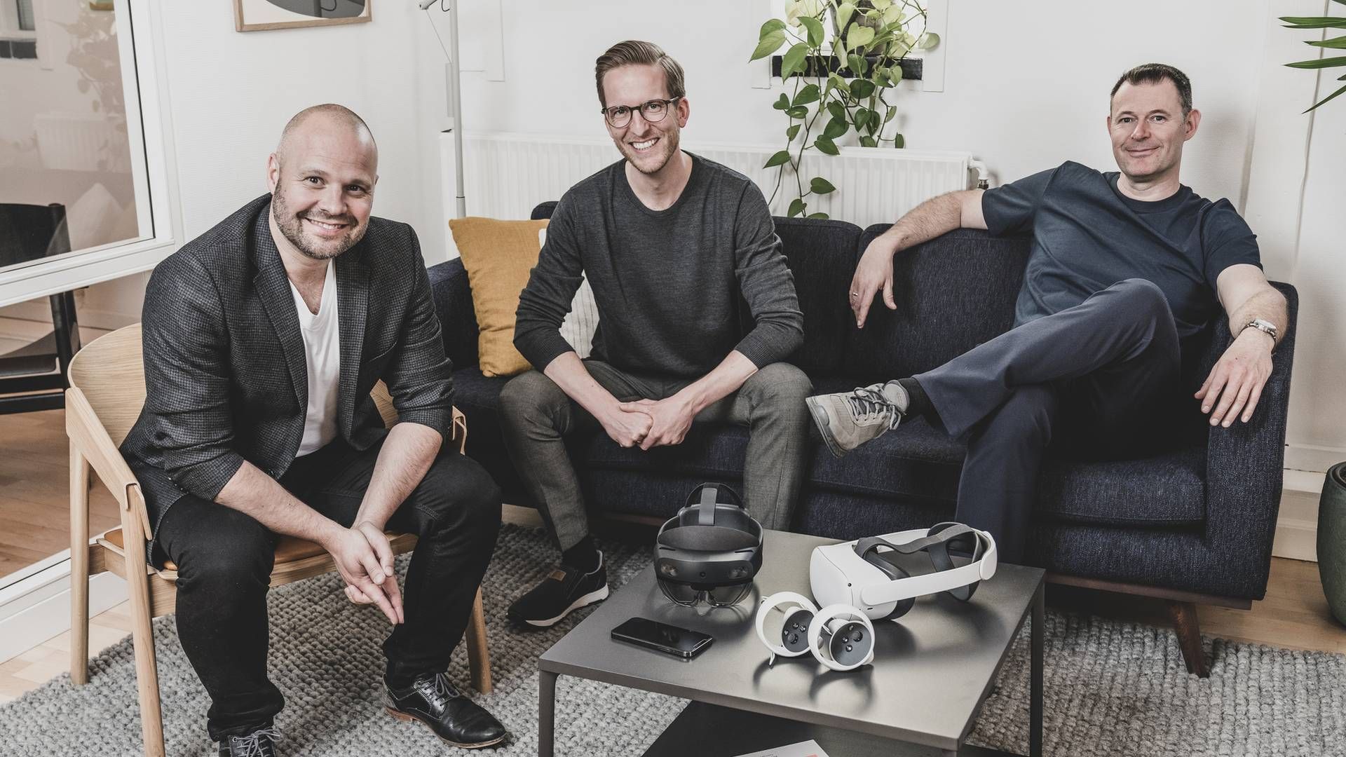 Ledelsen i SynergyXR, som har fået tilført ny kapital. Fra venstre mod højre: Mads Troelsgaard (CEO), Sune Wolff (CTO) og Thomas Fenger (CXO) | Foto: SynergyXR / PR