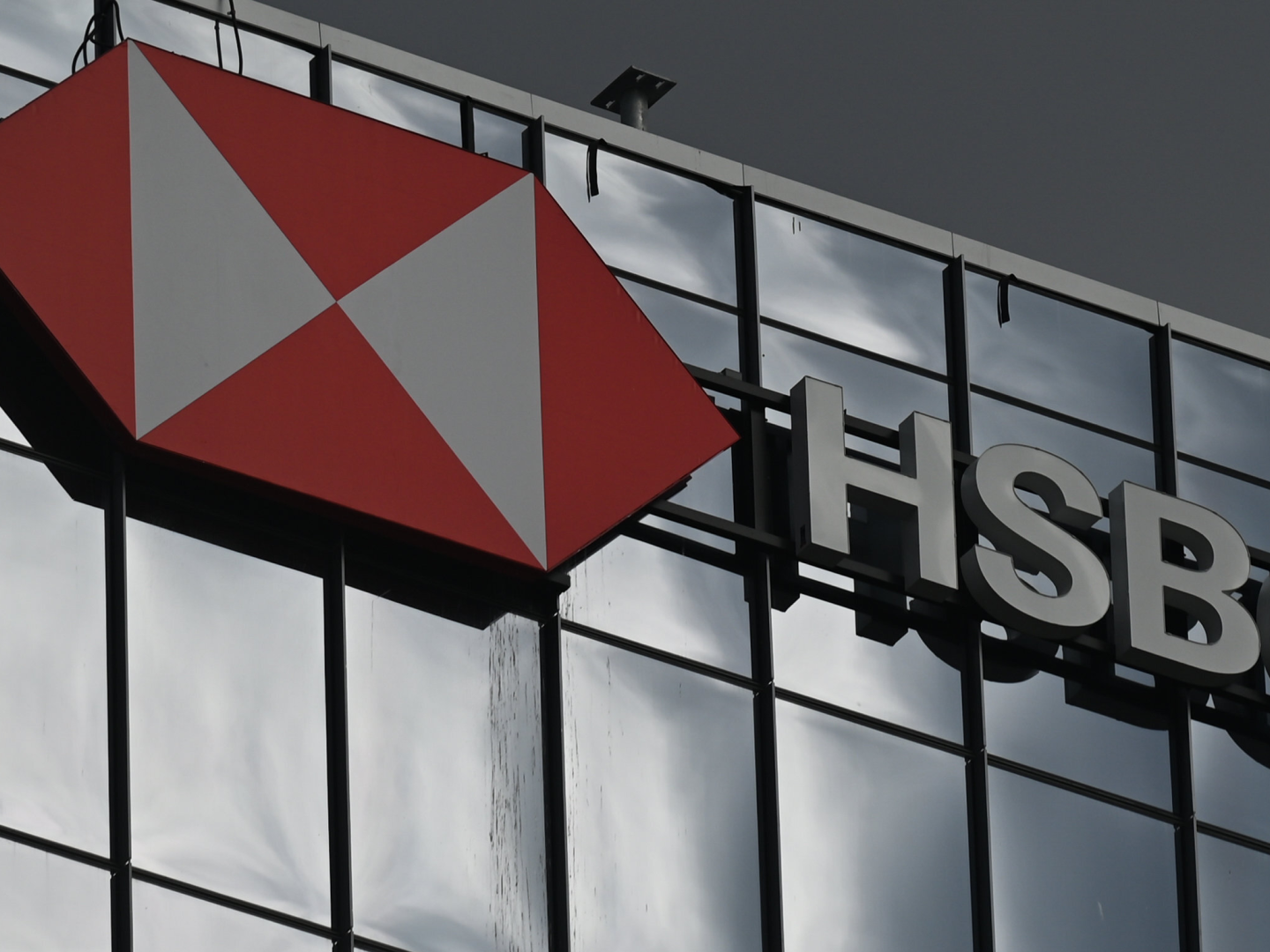 Logo der HSBC. | Foto: picture alliance / NurPhoto | Artur Widak