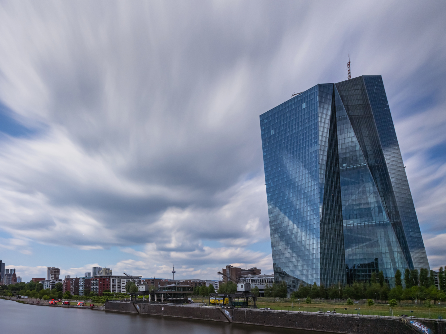 EZB in Frankfurt | Foto: picture alliance / greatif | Florian Gaul