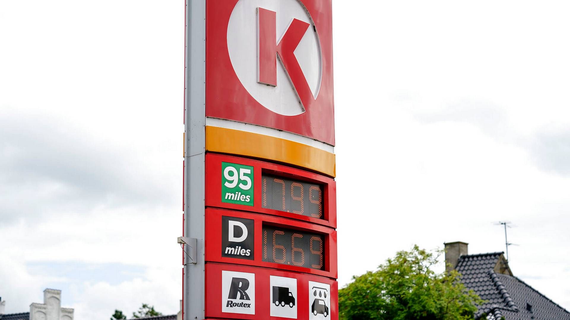 Benzinprisen for en liter blyfri 95 var søndag 12. juni 17,99 kr. hos Cirkle K i Randers. | Foto: Bo Amstrup/Ritzau Scanpix