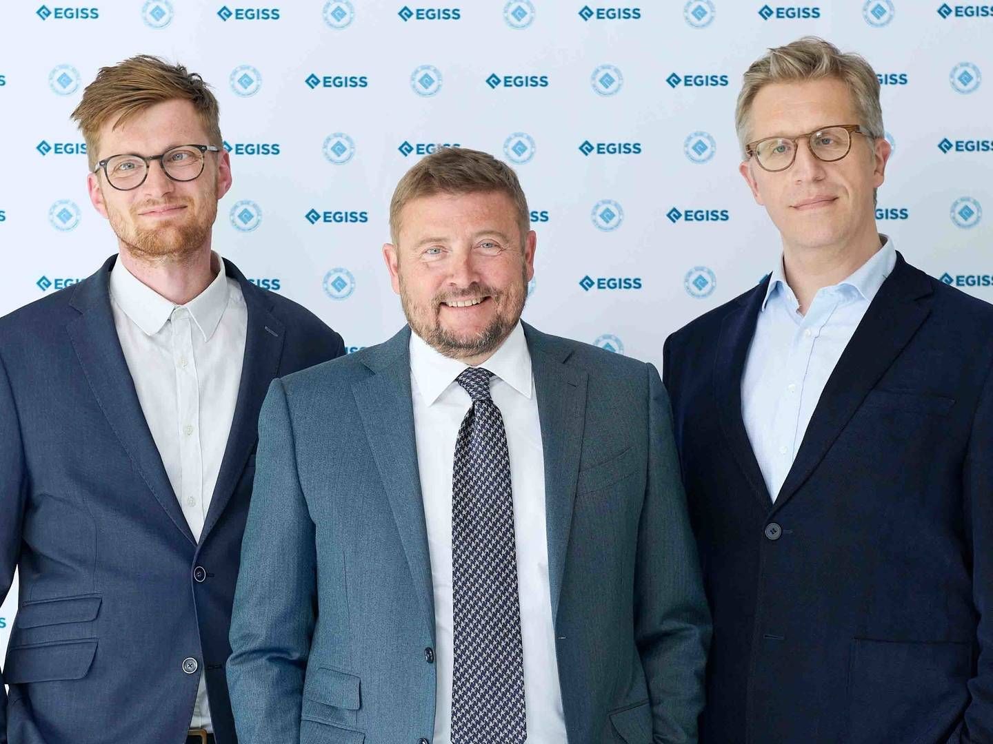 Jakob Kokfelt, adm. direktør i Refurb (tv.), Jesper Ravn, adm. direktør i Egiss, og Lars Jannick Johansen, ledende partner i Den Sociale Kapitalfond Invest | Foto: Egiss Group / PR