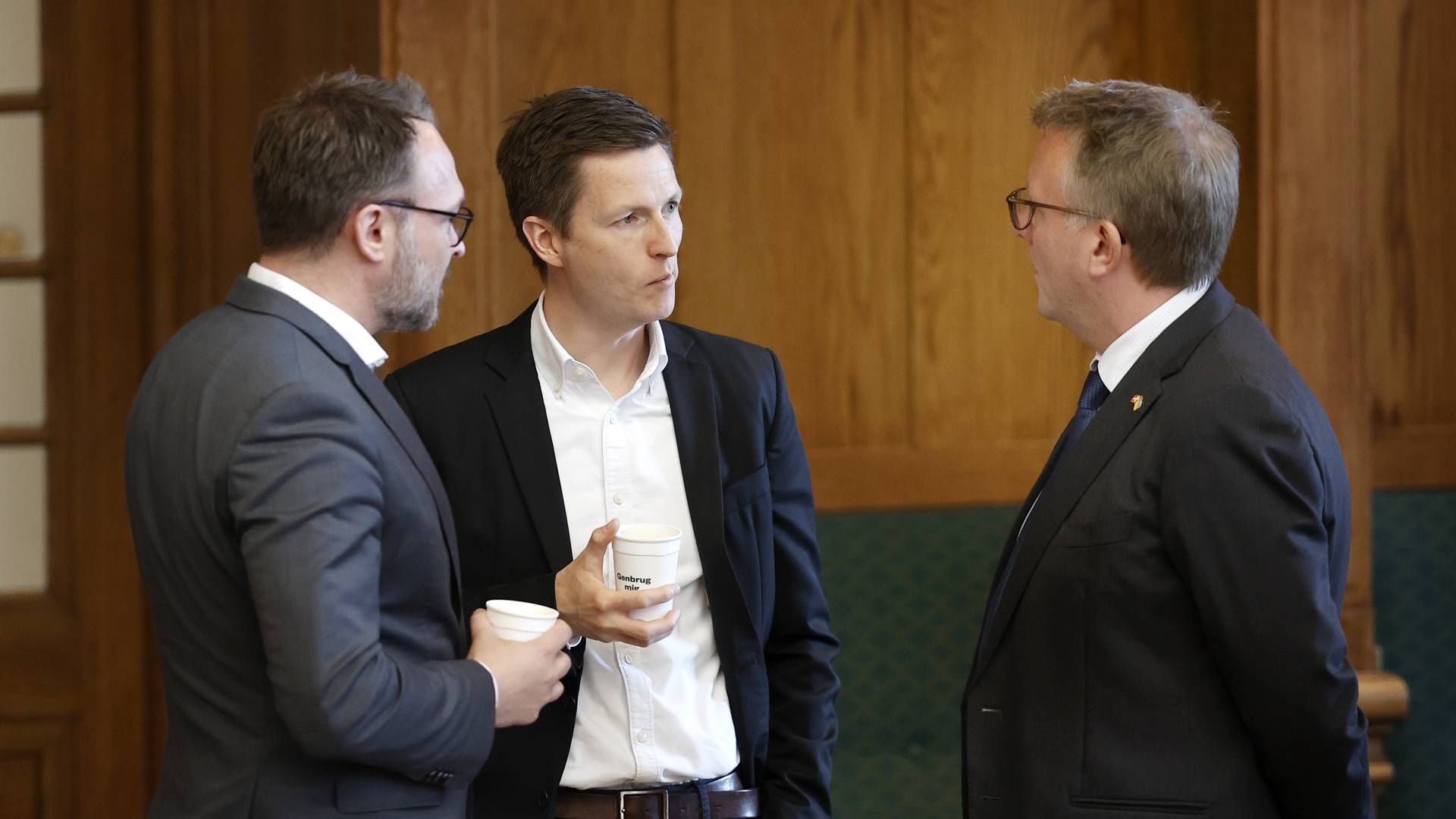 Det var forkert, da DTU indvilligede i at betale 81,5 mio. kr. til kommende letbane, siger uddannelses- og forskningsminister, Jesper Petersen (i midten). | Foto: Jens Dresling