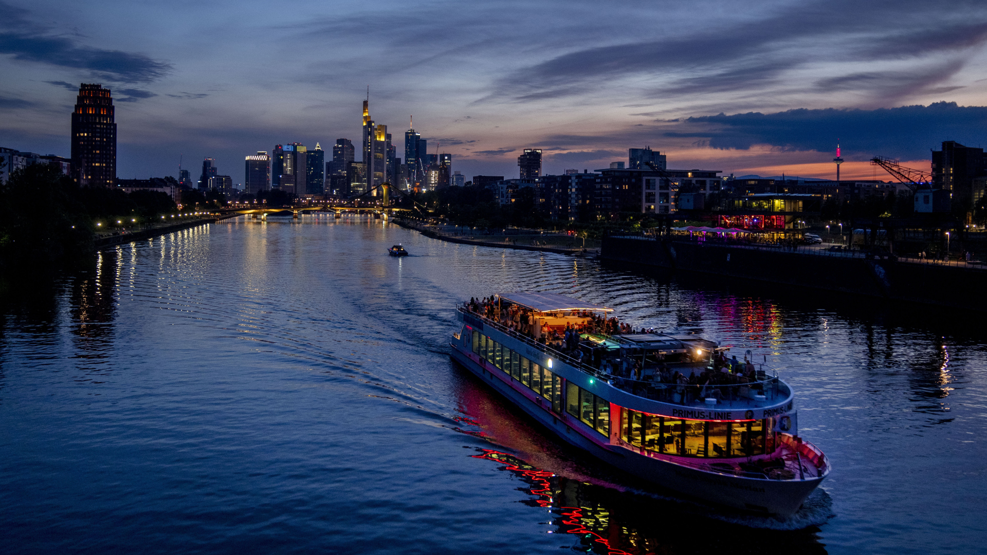 Die Skyline von Frankfurt am Main. | Foto: picture alliance / ASSOCIATED PRESS | Michael Probst