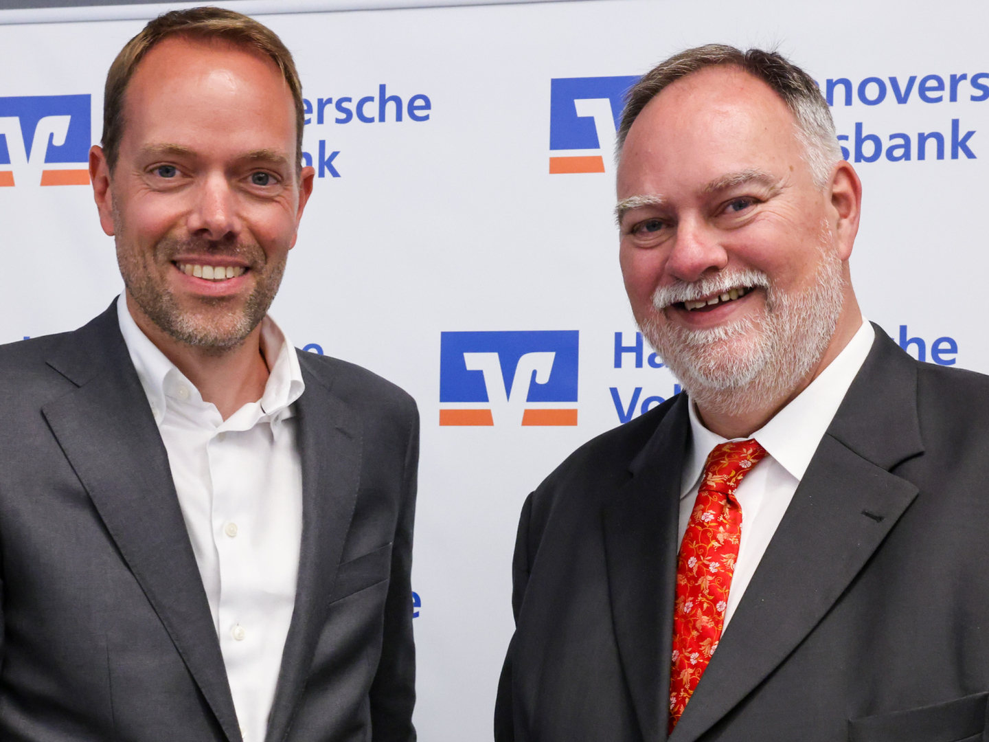 Alexander Kind (links) und sein Vorgänger Wolfgang Borsum | Foto: Hannoversche Volksbank