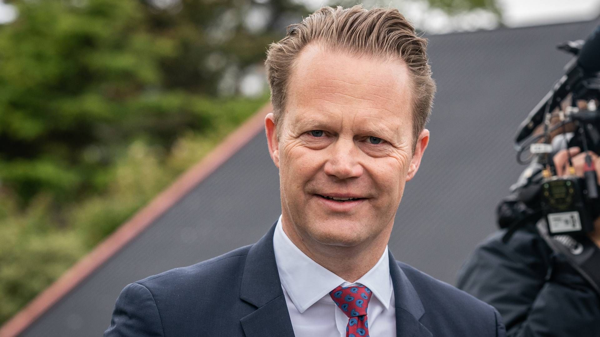 Udenrigsminister Jeppe Kofod har underskrevet et dokument, der officielt markerer, at Danmark træder ind i EU's forsvarssamarbejde. | Foto: Ida Marie Odgaard