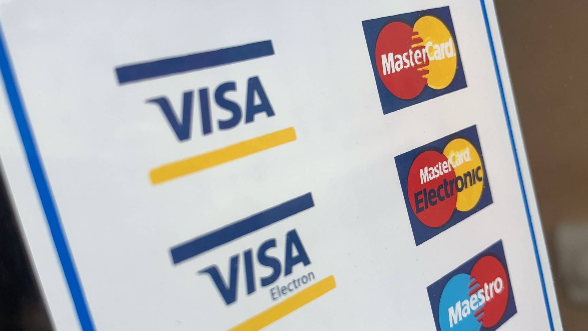 Logos von Visa und Mastercard. | Foto: picture alliance / NurPhoto | Jakub Porzycki