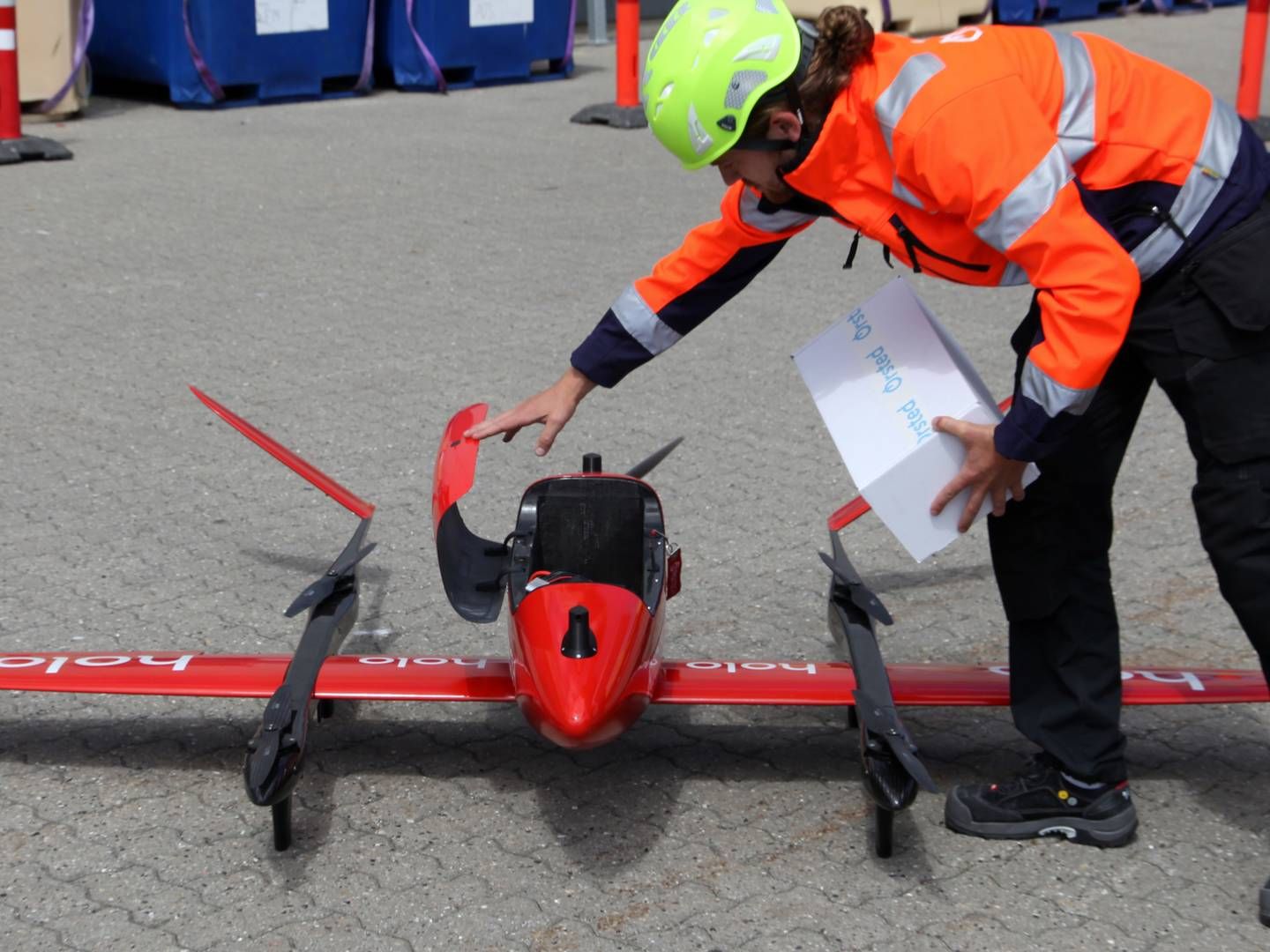 Her er en af dronerne, der kan bruges til at fragte værktøj ud til Ørsteds vindmøllemekanikere. | Foto: PR / Ørsted