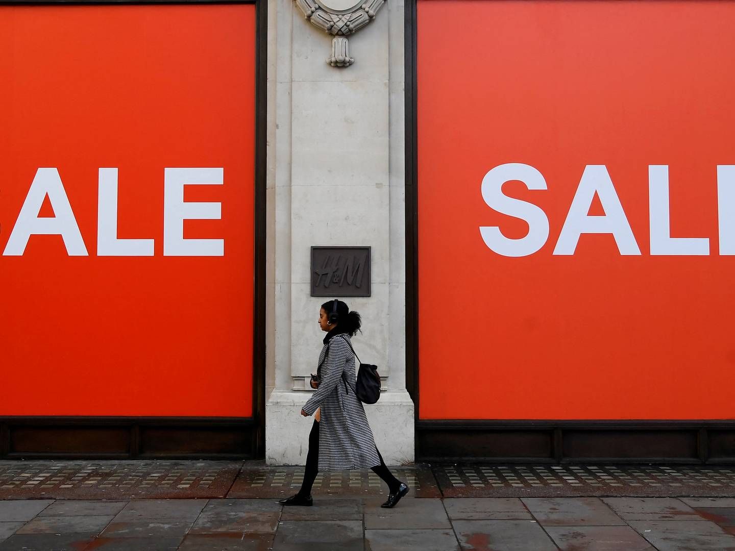 H&M har været hårdt påvirket af coronanedlukningerne verden over. Nu begynder økonomien igen at vokse. | Foto: Toby Melville/REUTERS / X90004