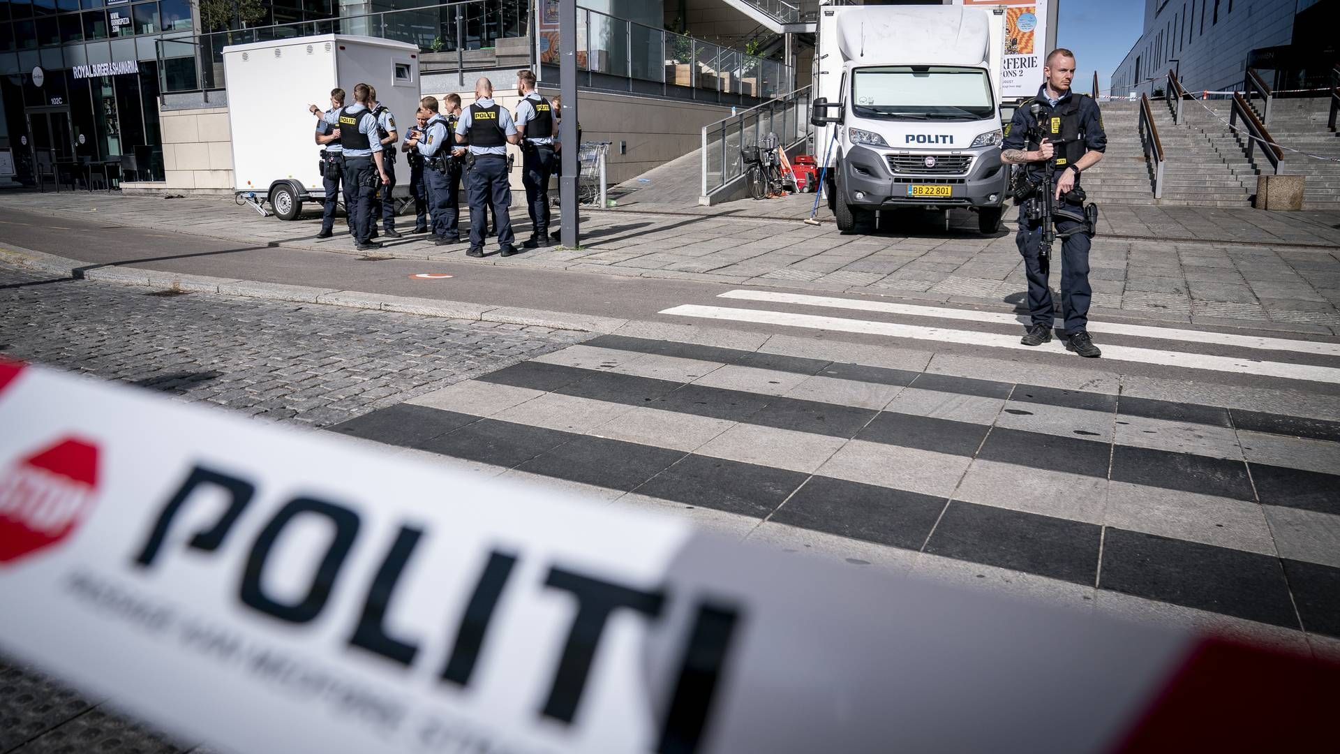 Politiet har været massivt til stede ved Field's siden de første meldinger om skyderi i shoppingcentret. | Foto: Mads Claus Rasmussen