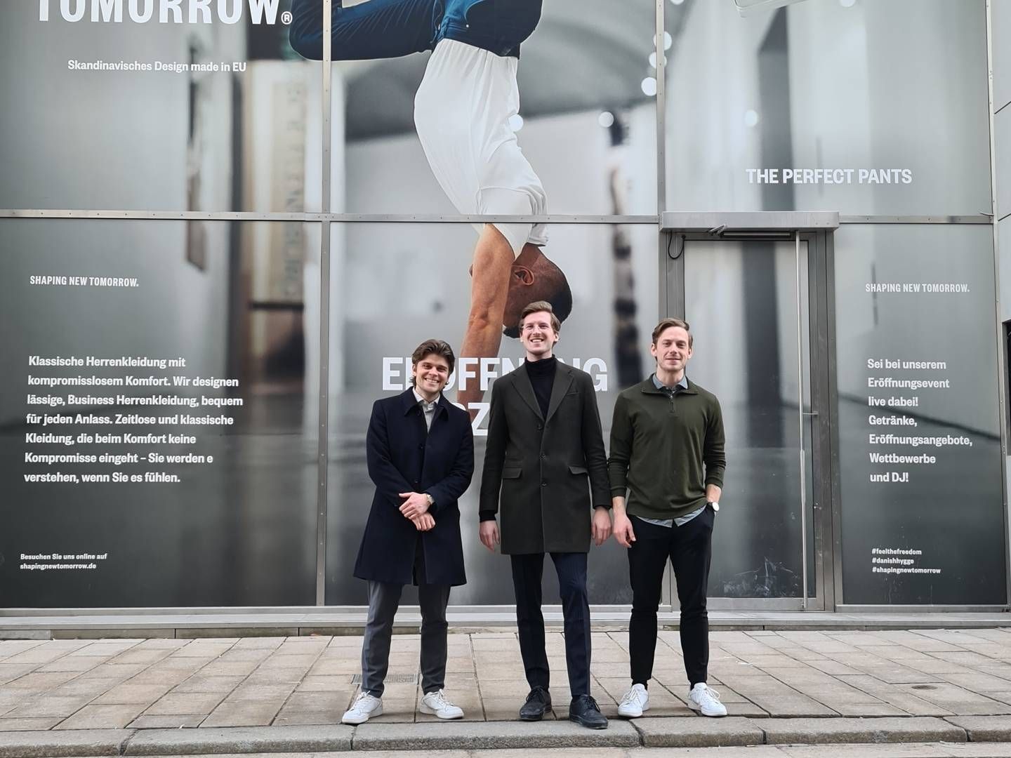 Stiftere Christoffer Bak, Kasper Ulrich og Christian Aachmann foran Shaping New Tomorrows nye butik i Køln i februar sidste år. | Foto: Shaping New Tomorrow/PR.