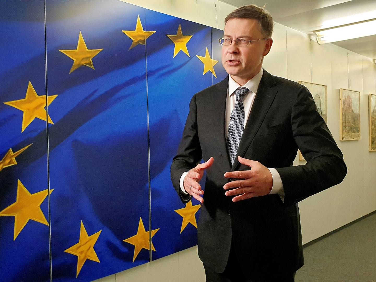 "Vi står over for udfordringer på flere fronter fra stigende energi- og fødevarepriser," lyder det fra Valdis Dombrovskis, næstformand for EU-Kommissionen,