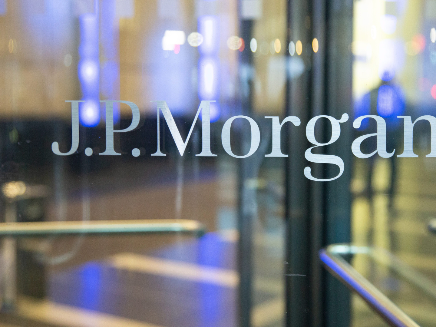 Schriftzug von JP Morgan | Foto: picture alliance / NurPhoto | Nicolas Economou
