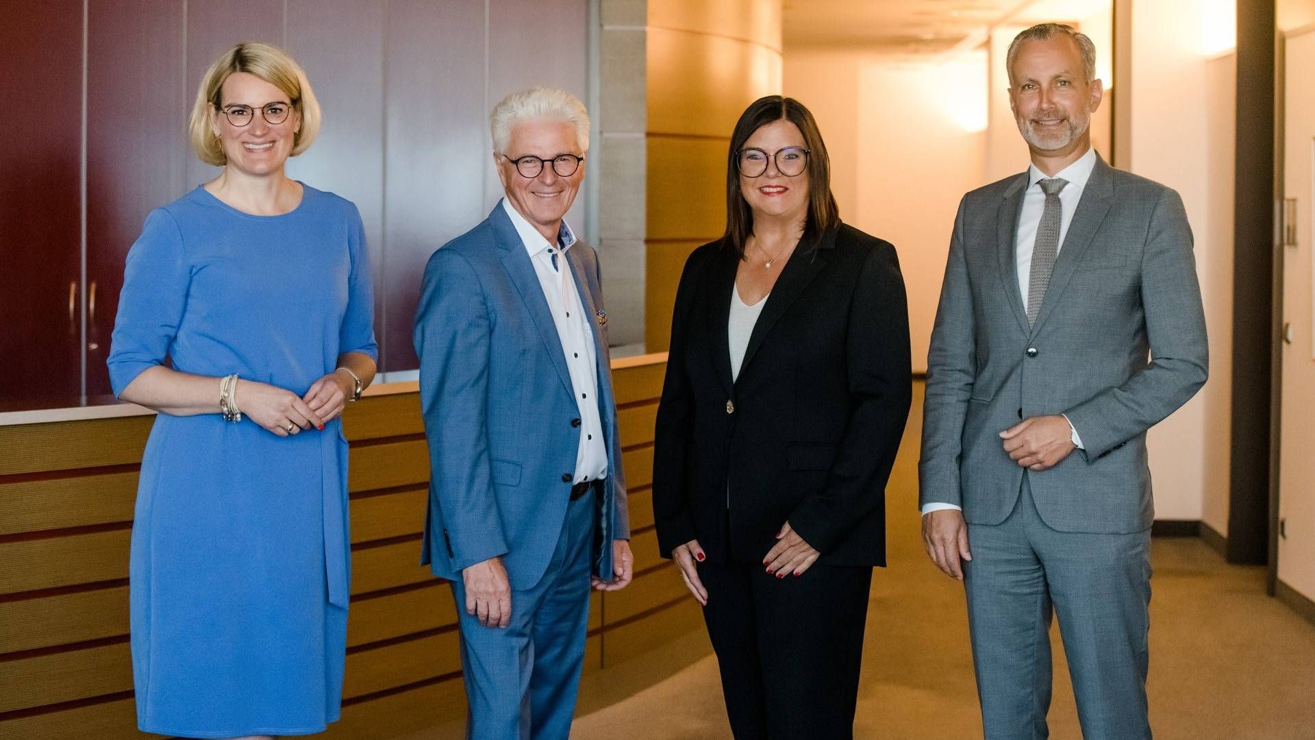 V.l.: Oberbürgermeisterin Eva Weber, Vorstandsvorsitzender Rolf Settelmeier, Nachfolgerin Sandra Peetz-Rauch, 1. Bürgermeister Friedberg Roland Eichmann | Foto: Stadtsparkasse Augsburg