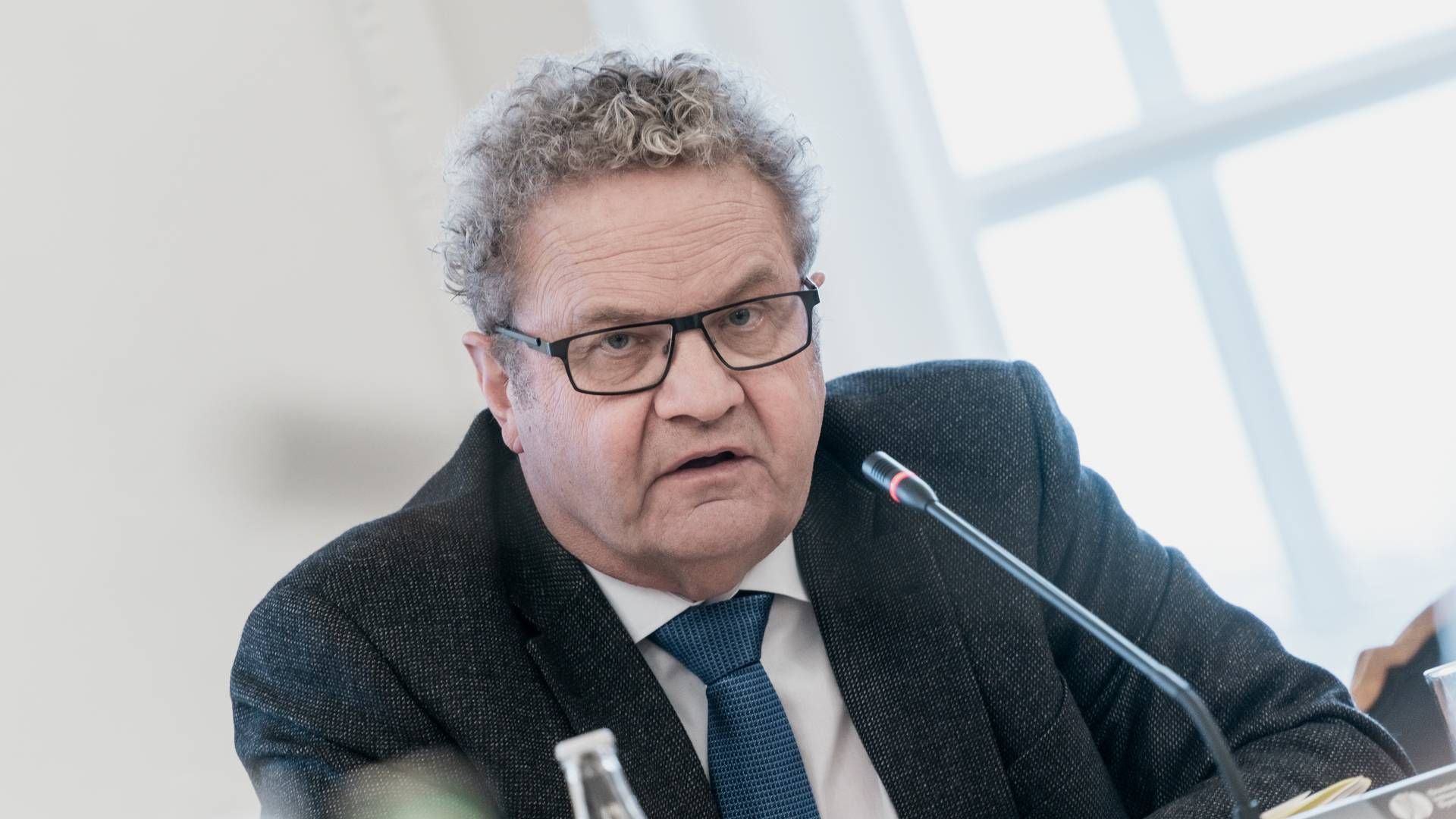 "Jeg har ikke en fornemmelse af, at situationen bliver bedre af, at vi laver en etårsaftale og så derefter en fireårsaftale,” lyder det fra Preben Bang Henriksen, retsordfører for Venstre. | Foto: Aleksander Klug