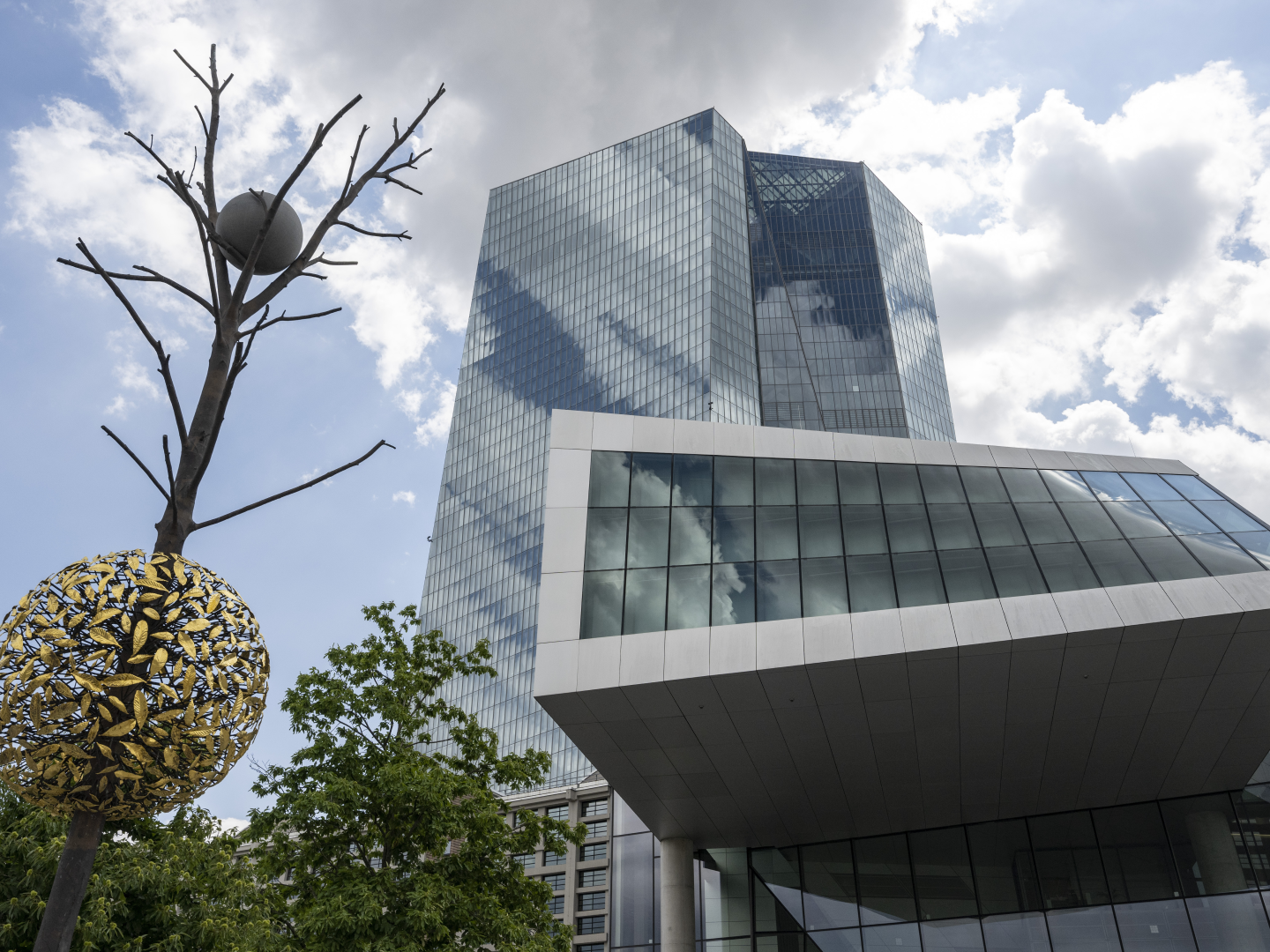Die Zentrale der Europäischen Zentralbank (EZB). | Foto: picture alliance/dpa | Boris Roessler