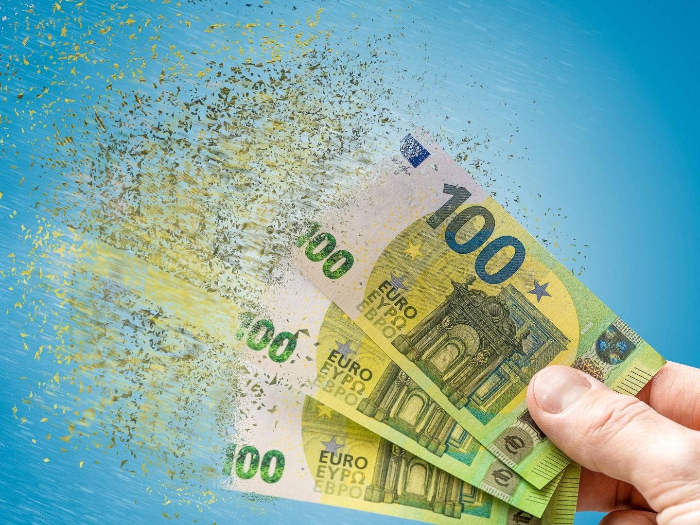 Grüne 100-Euro-Scheine lösen sich in Luft auf (Symbolbild) | Foto: picture alliance / CHROMORANGE | Michael Bihlmayer