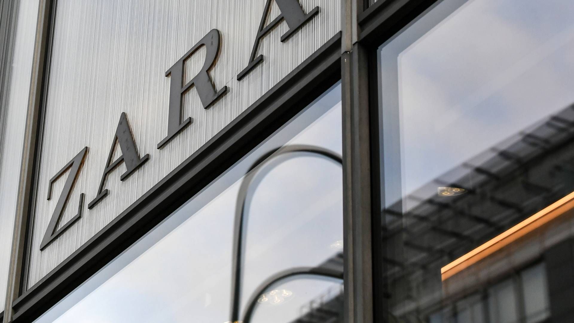 Zara er ejet af spanske Inditex, der er en af verdens største modekoncerner.