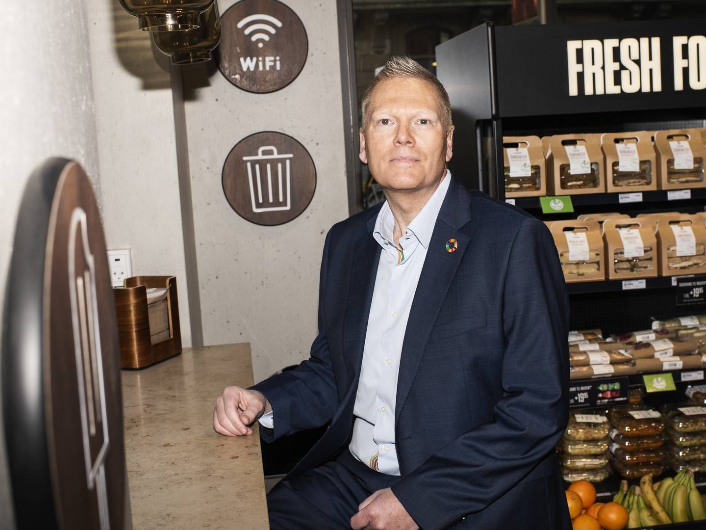 7-Elevens adm. direktør Jesper Østergaard fortæller, at kæden er tæt på at få genåbnet alle butikker. | Foto: Gregers Tycho/ERH