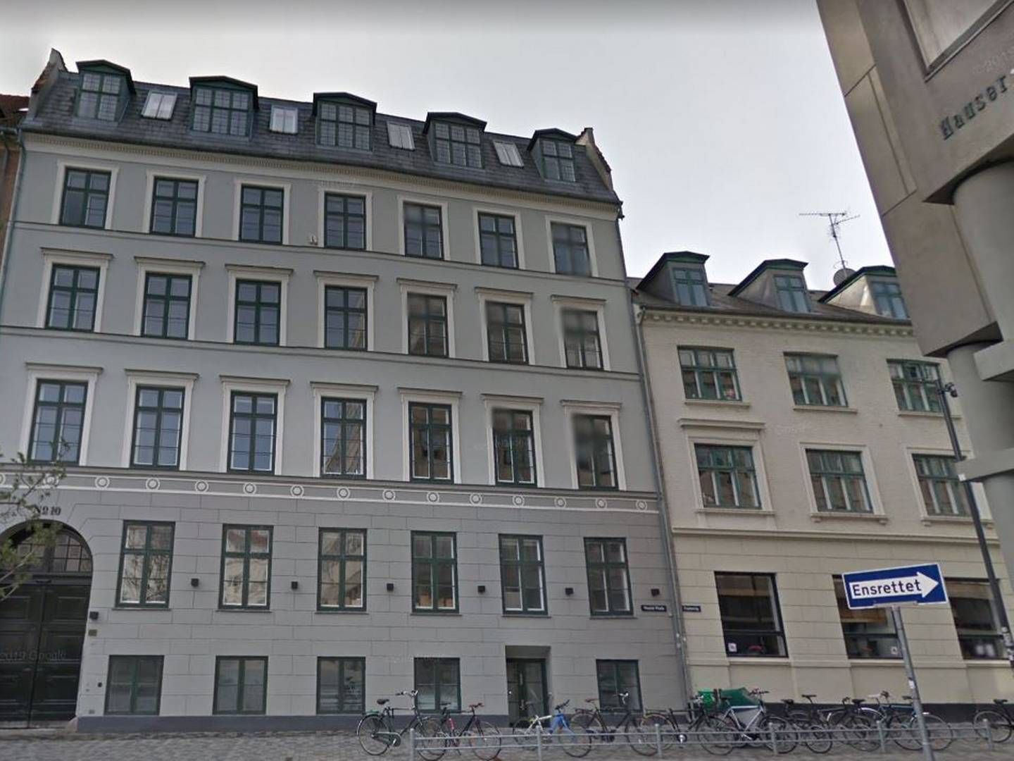 Hauser Plads 10 i det centrale København er blandt de otte ejendomme, hvor LLG har overtaget det fulde ejerskab. | Foto: Google Street View