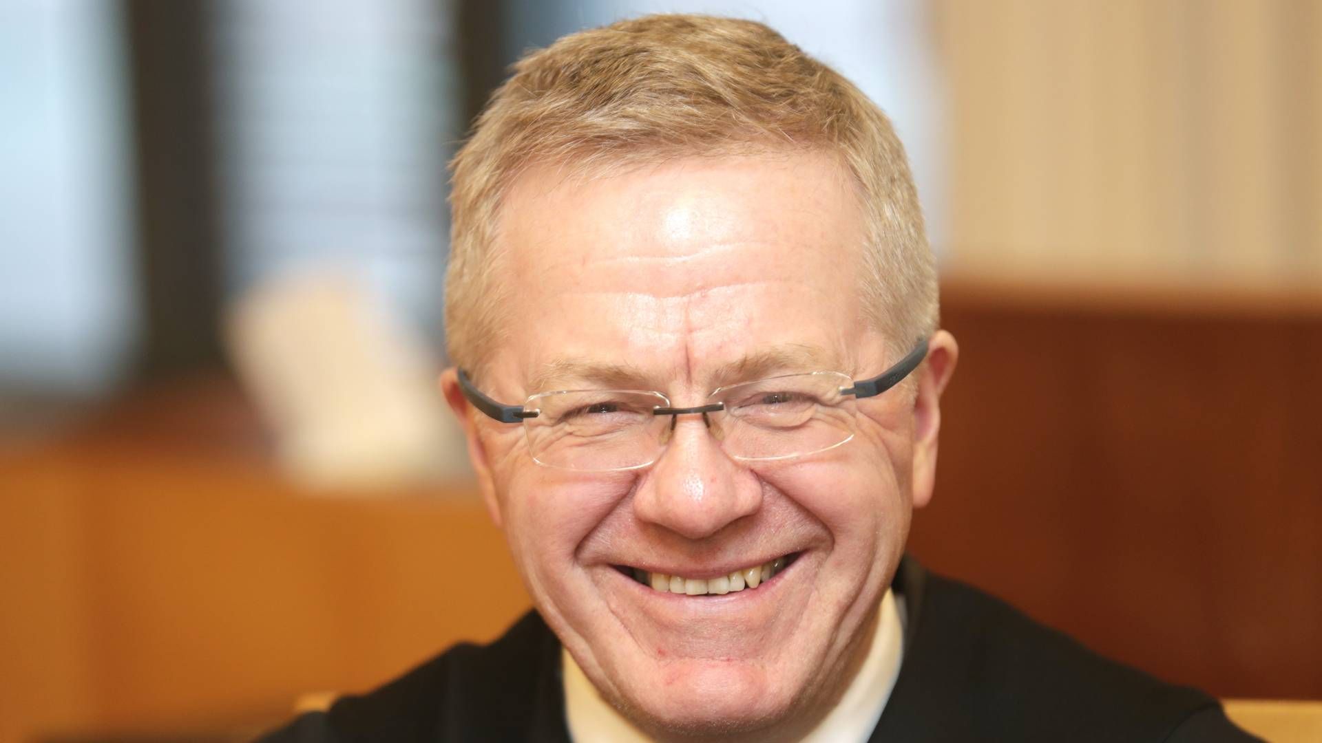 Partner Steinar Mageli og resten av gjengen i Advokatfirmaet Mageli har all grunn til å være fornøyd etter å ha signert en rammeavtale for levering av juridiske tjenester med Vestfold og Telemark fylkeskommune. Dette bildet er fra Oslo tingrett i 2017. | Foto: Lise Åserud/NTB