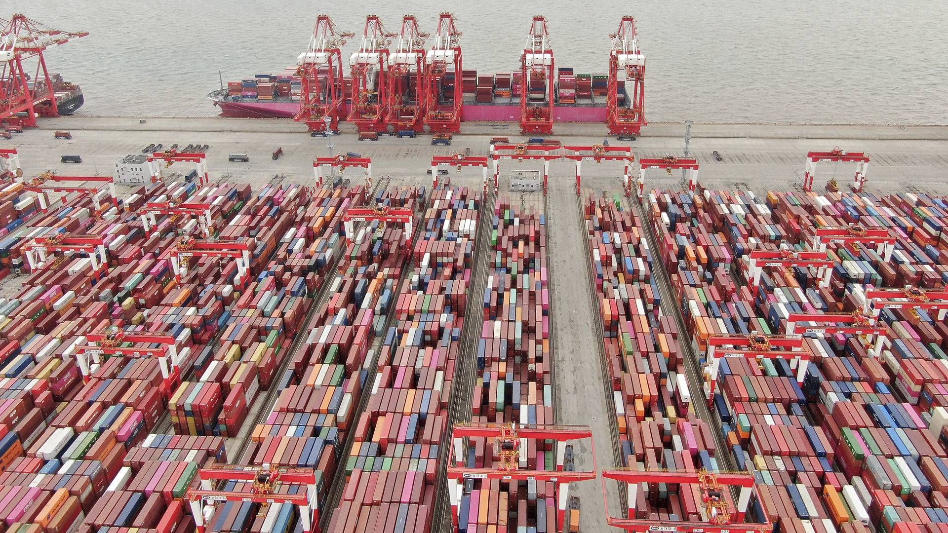 Luftfoto over dybvandshavnen Yangshan, som er en del af havneområdet i Shanghai, der er verdens største. | Foto: Xu Congjun/AP/Ritzau Scanpix/AP