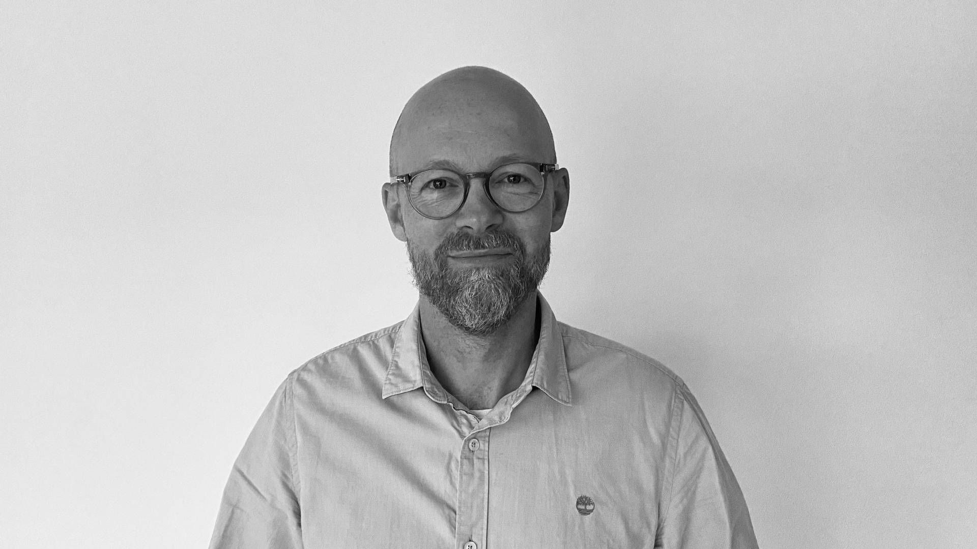 Klaus Hvas Sørensen har en uddannelse som cand. agro. med speciale i planteproduktion, økonomi, miljø og lovgivning.