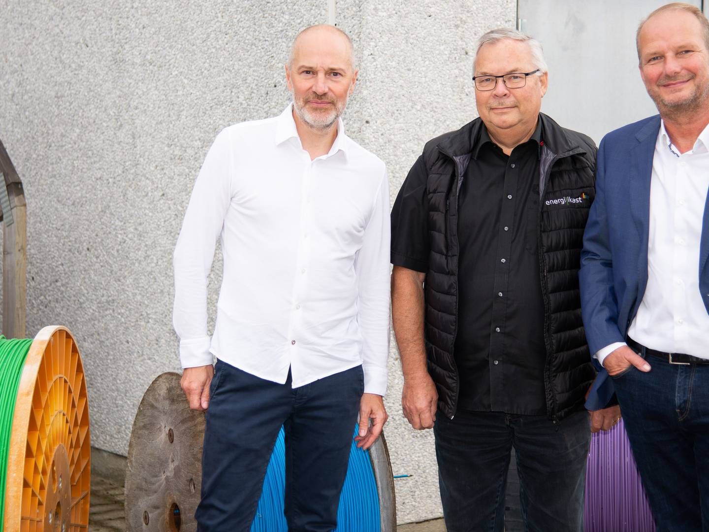 Fra venstre: Jørgen Mosegaard (adm. direktør, Energi Ikast), Bjarne Andersen (bestyrelsesformand, Energi Ikast) samt Henrik Møller Nielsen, (direktør, OpenNet) | Foto: Opennet/PR