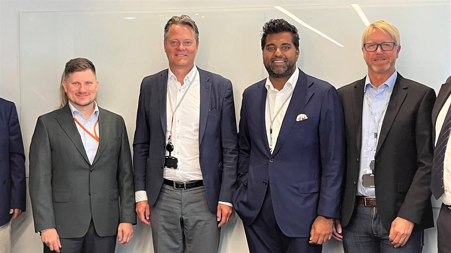 DEAL: Skanska og KG Invest AS signerte onsdag avtalen om tomten på Kambo i Moss. Fra venstre: Håvard Wankel, Thorbjørn Brevik, Salman Saeed, Arnt Egil Berge. | Foto: Skanska