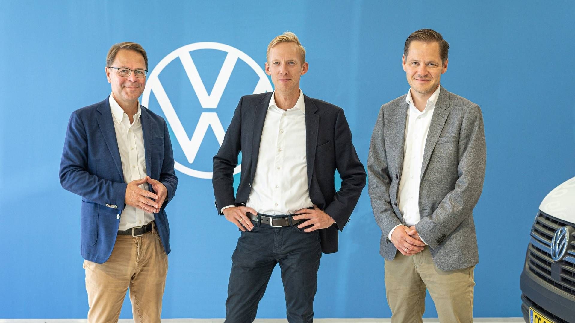 Adm. direktør i Abax, Morten Strand (t.v.), Mads Gregersen, adm. direktør i Connected Cars (i midten) og Ulrik Drejsig, adm. direktør i Semler Gruppen (t.h.). | Foto: PR / Semler