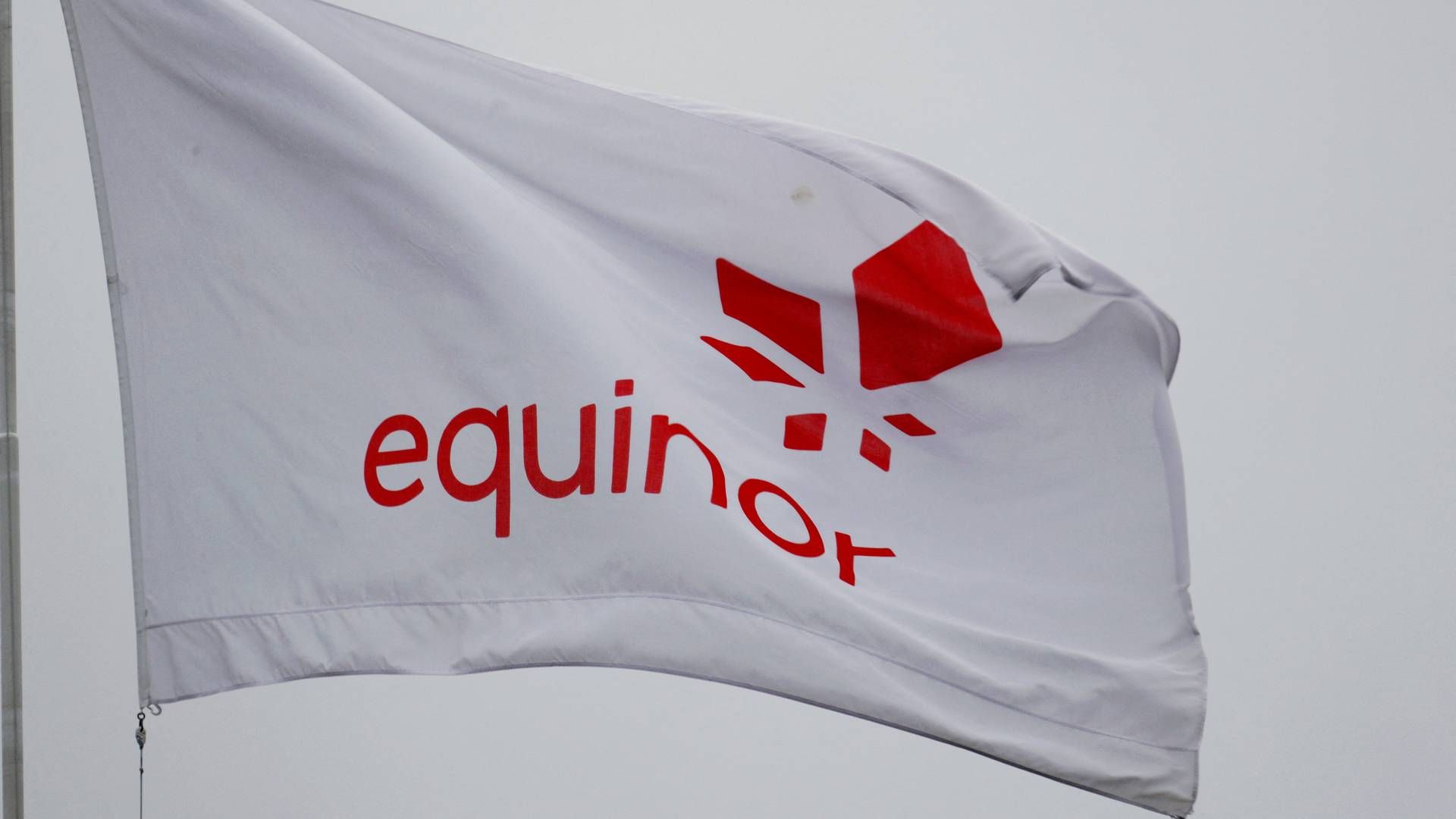 Norske Equinors flag vajer ved hovedkvarteret i Stavanger. Selskaber et en sammenslutning af det tidligere Statoil og Norsk Hydro. | Foto: INTS KALNINS/REUTERS / X02120