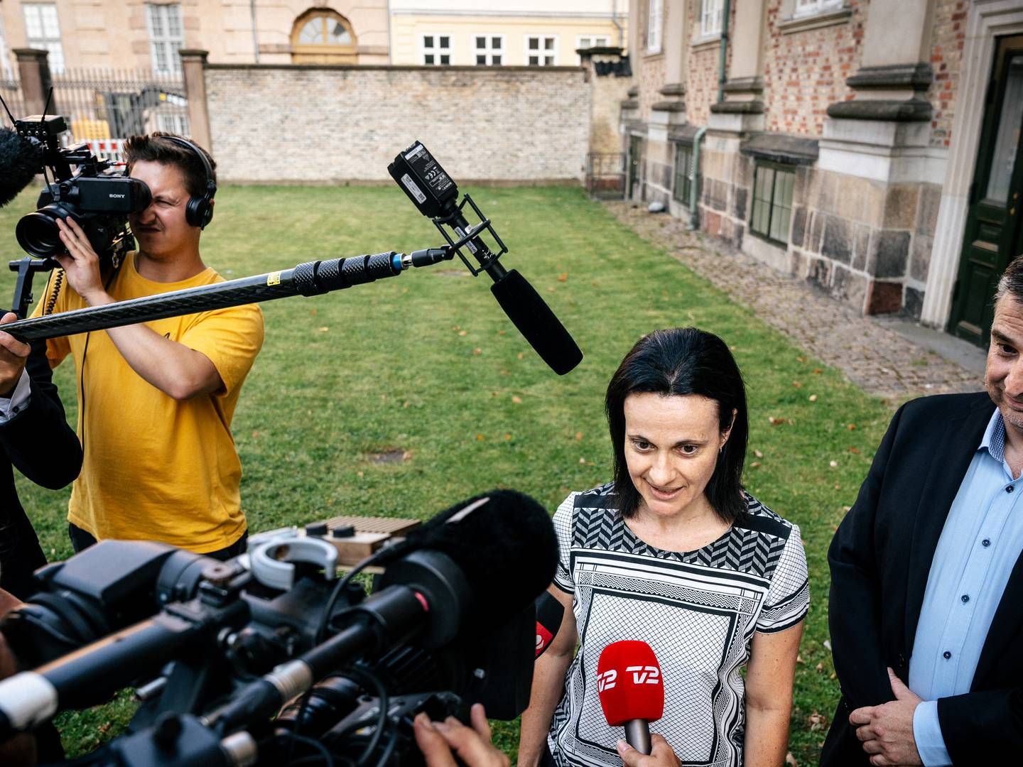 Specialanklager Maria Cingari taler med pressen efter afgørelsen i sagen om Operation Greed ved Københavns Byret. | Foto: Emil Helms