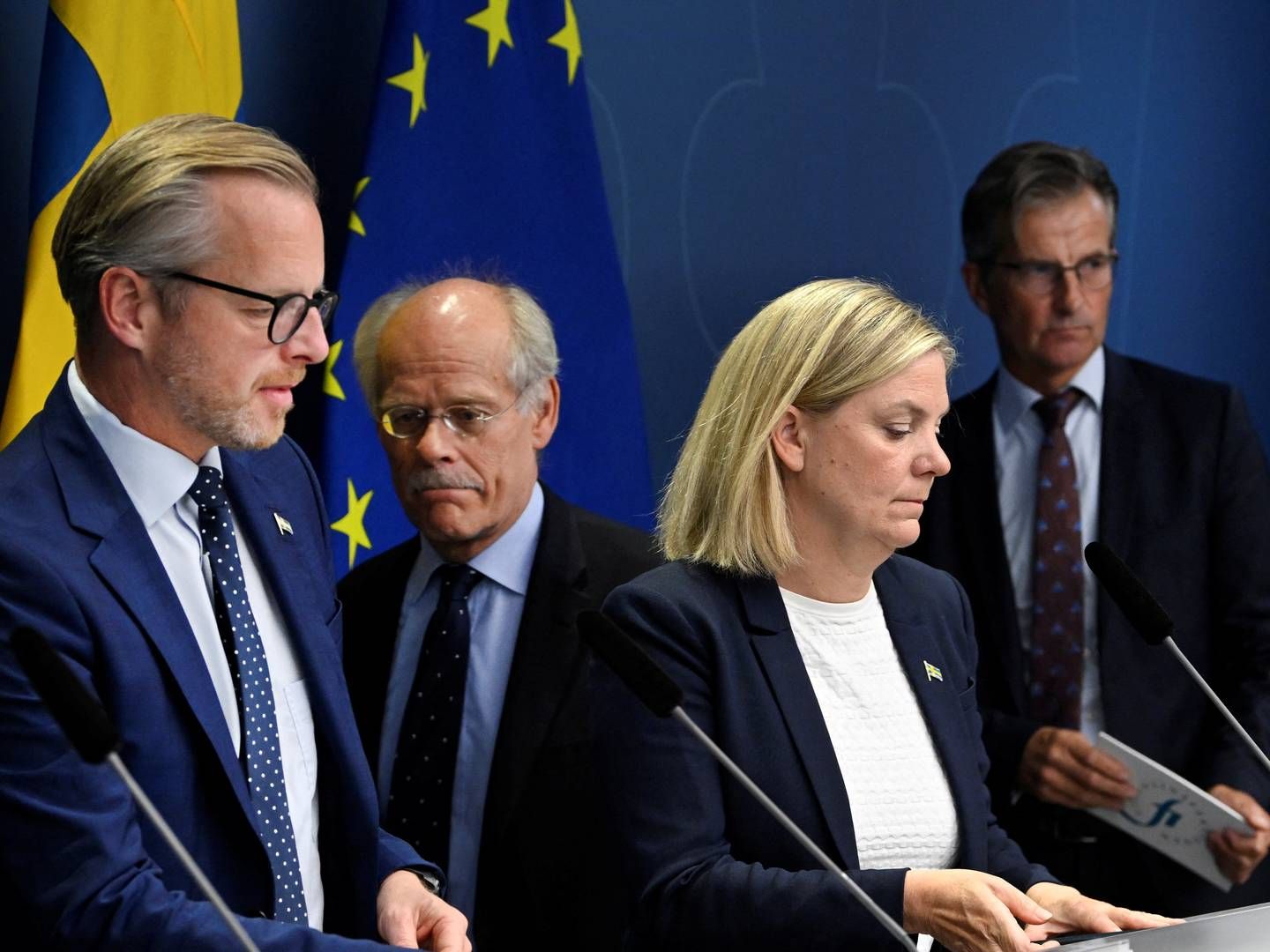 Sweden's Minister of Finance, Mikael Damberg, and Prime Minister Magdalena Andersson present proposal about guarantees for power companies at a press meeting on Saturday. | Photo: TT NEWS AGENCY/VIA REUTERS / X02350