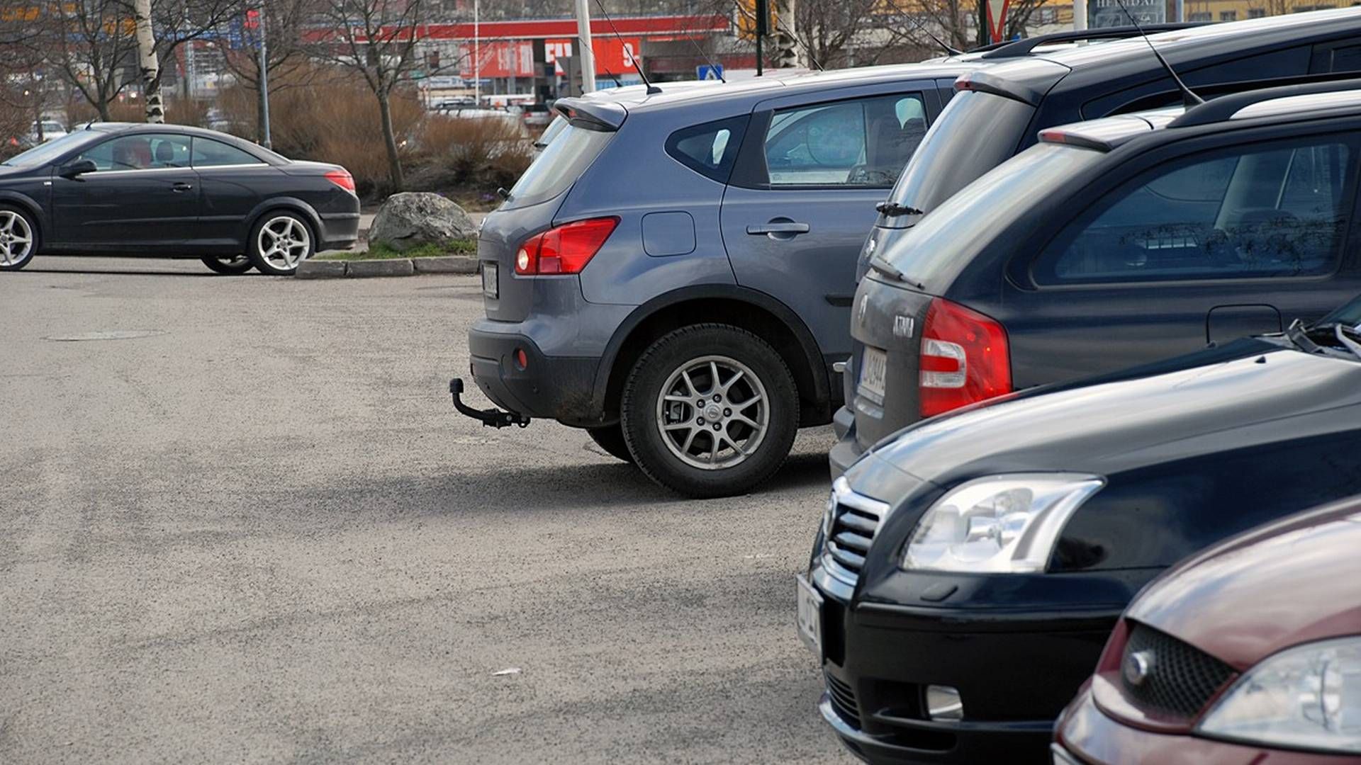 BILSKADER: Det er flere skader på den høyre siden av bilen enn den venstre, viser tall fra forsikringsselskapene.