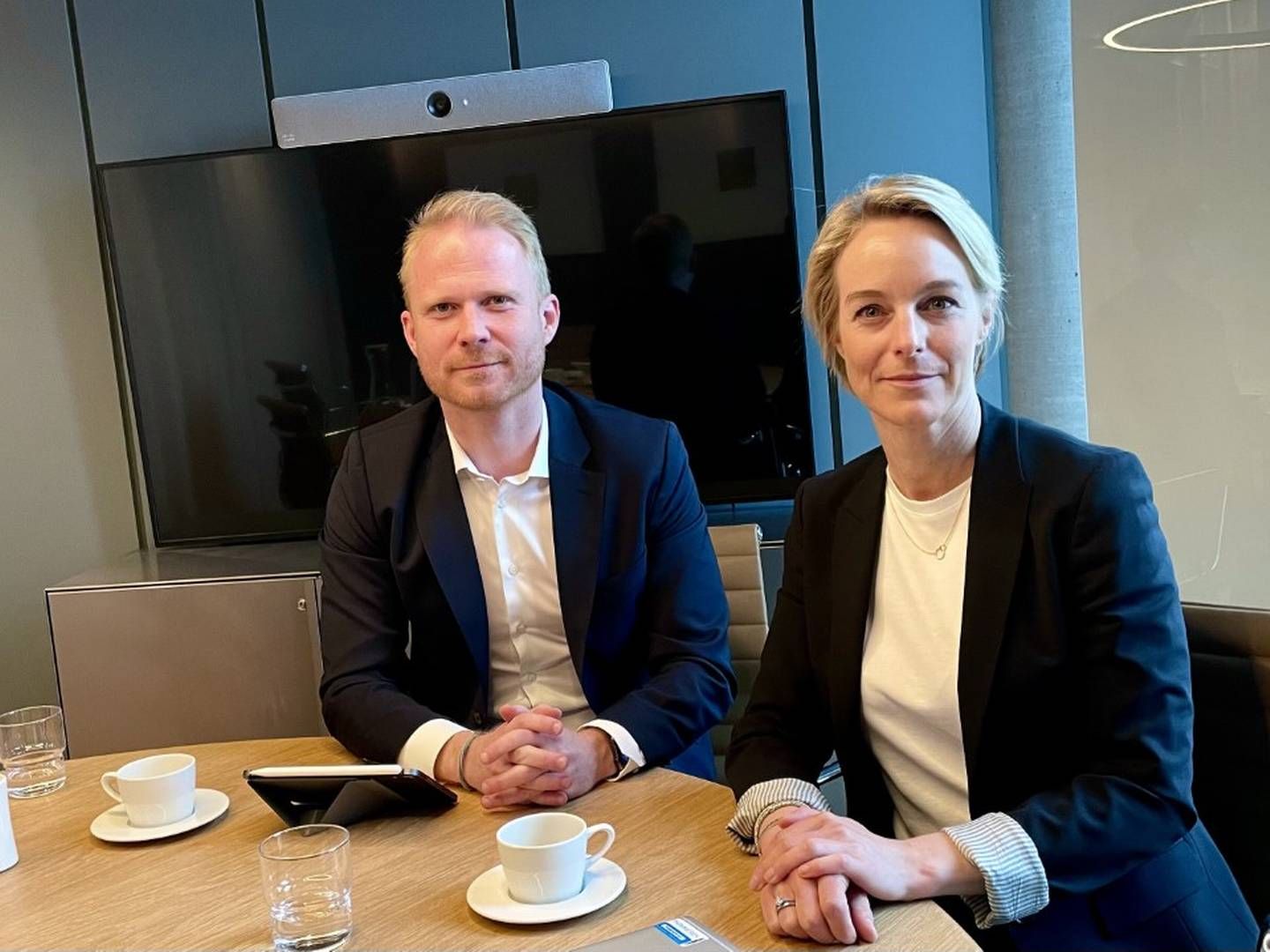 Lars Martin Sveen og Solveig Fagerheim Bugge fra Thommessens transaksjonsavdeling. | Foto: Tonje Waal Karlsen