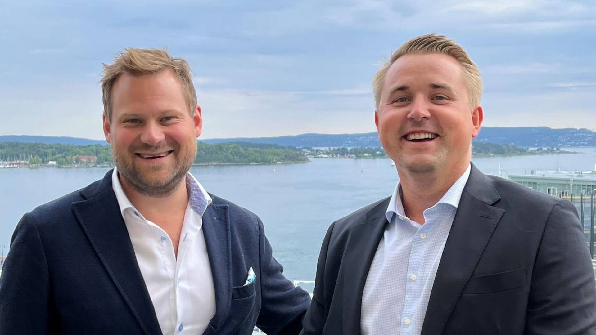 MED PÅ LAGET: Andreas Bjarto er rekruttert til Kraft Finans' Corporate Finance-avdeling. Her står han til høyre, sammen med investeringssjef Stian Pedersen (til venstre). | Foto: Kraft Finans