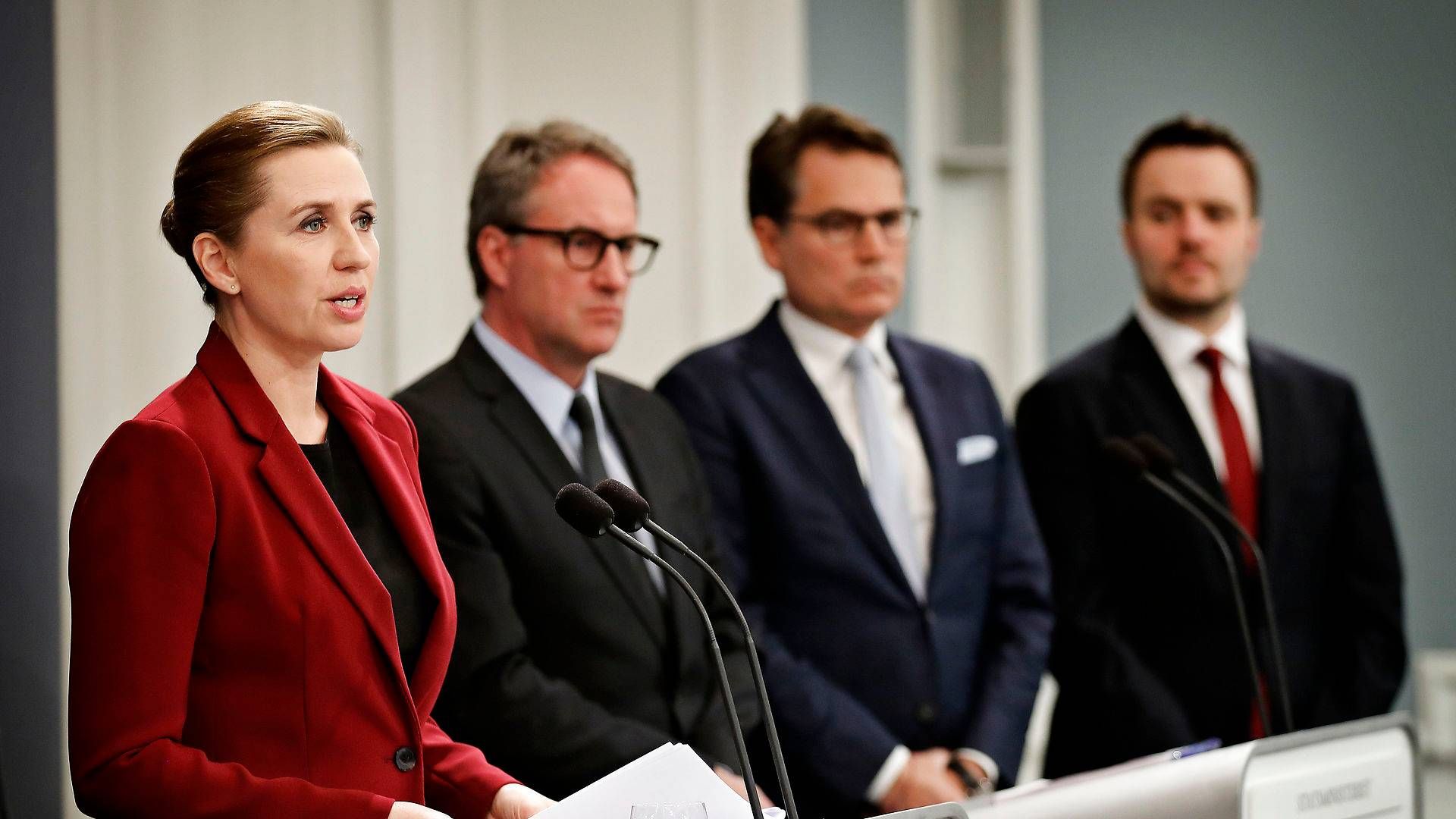 Statsminister Mette Frederiksen i selskab med direktørerne for DI og Dansk Erhverv samt erhvervsministeren. | Foto: Jens Dresling/Ritzau Scanpix