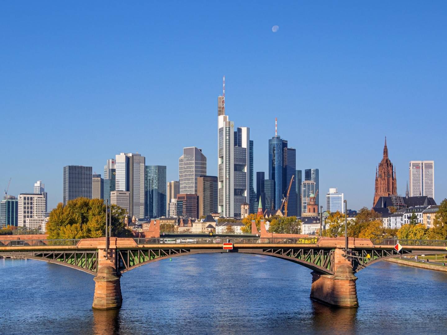 Blick auf Frankfurt am Main. | Foto: picture alliance / greatif | Florian Gaul
