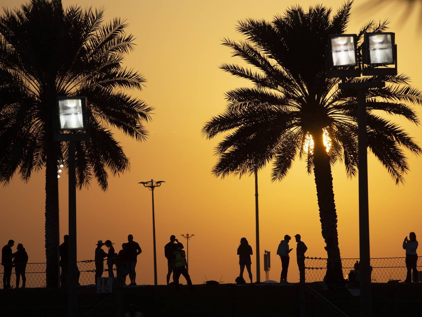 Sunset in Abu Dhabi. The UAE aims to profit as much as possible from the high oil prices. | Photo: Jan Sommer