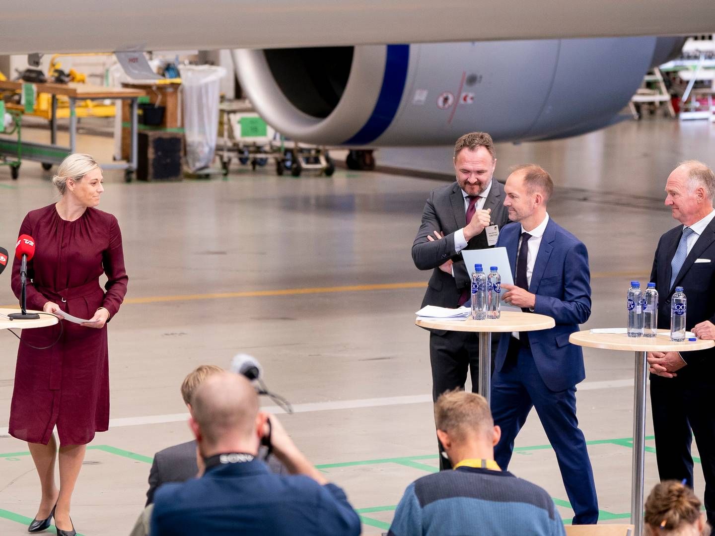 Udover transportminister Trine Bramsen (t.v.) deltog klima- og energiminister Dan Jørgensen, skatteminister Jeppe Bruus samt koncerndirektør i SAS Simon Pauck Hansen og Københavns Lufthavns adm. direktør Thomas Woldbye også på pressemødet for fremlæggelsen af regeringens luftfartsudspil. | Foto: Liselotte Sabroe/Ritzau Scanpix