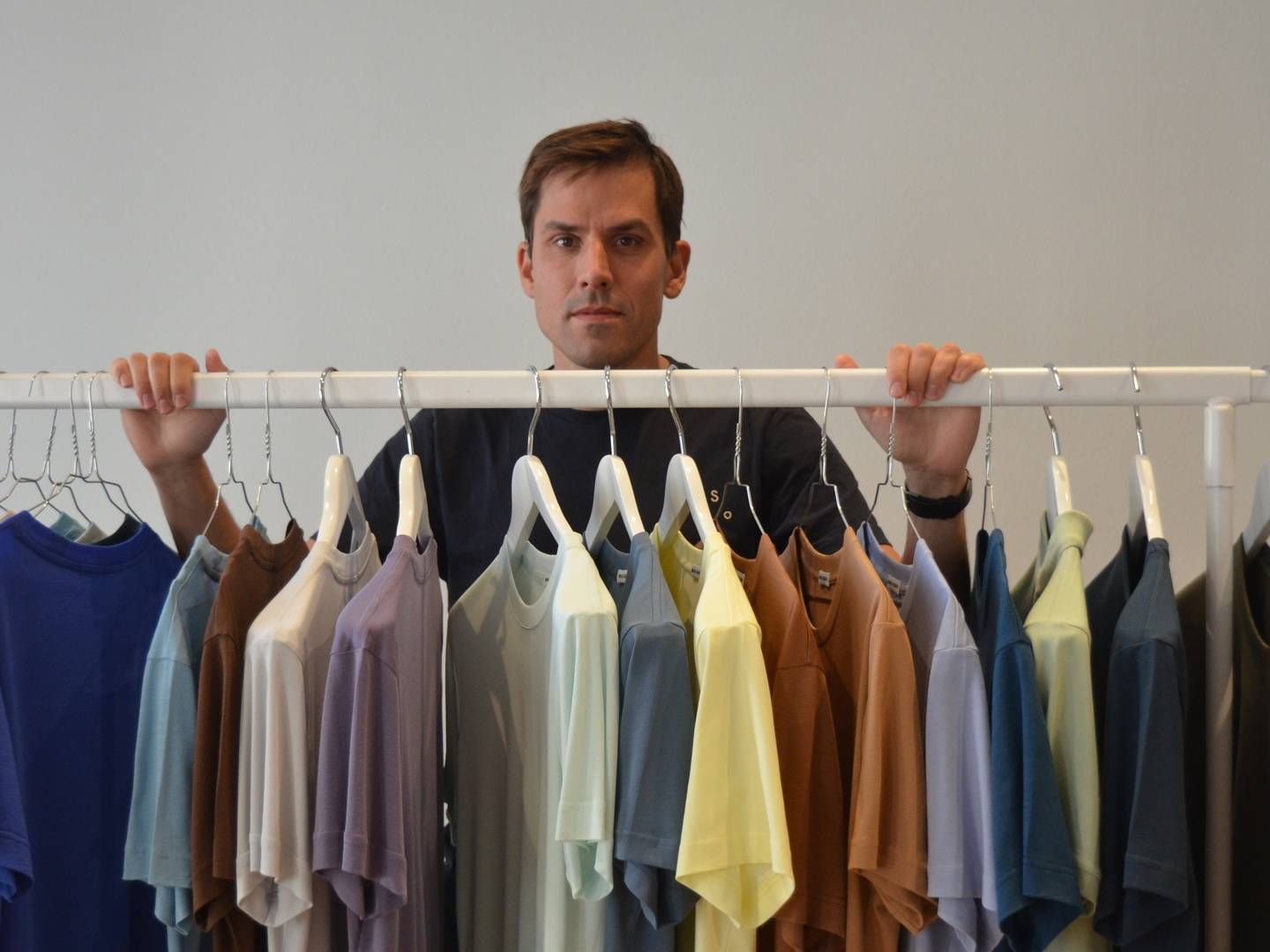 Herretøjsvirksomheden Son of a Tailor vil tage et opgør med den etablerede modeindustris overproduktion, som stifter Jess Fleischer mener er "forældet bæredygtighedsmæssigt. | Foto: Alexander Thorup